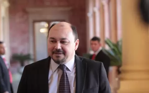 Julio Fern�ndez es denunciado por funcionarios de Aduanas