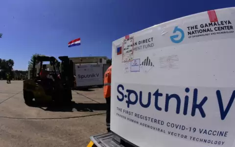 Llegan vacunas Sputnik V y Astrazeneca