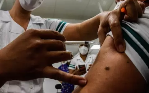 Docentes rezagados podr�n inmunizarse desde el lunes