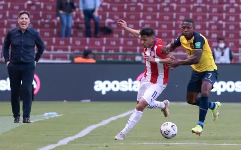 Paraguay se desmorona sobre el final y cae ante Ecuador
