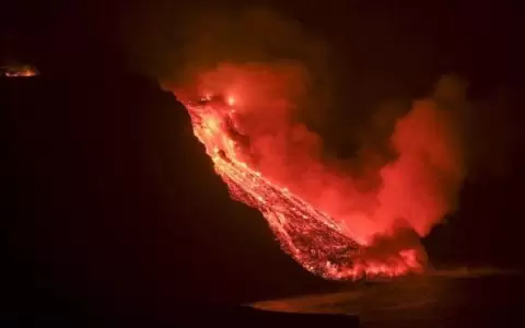 Volc�n de La Palma: lava llega al mar y causa preocupaci�n por emisi�n de gases nocivos