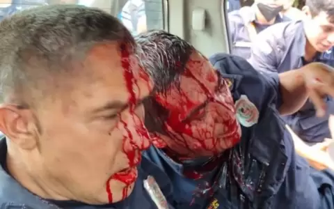 Siguen los disturbios en los alrededores del Congreso: Hay polic�as heridos
