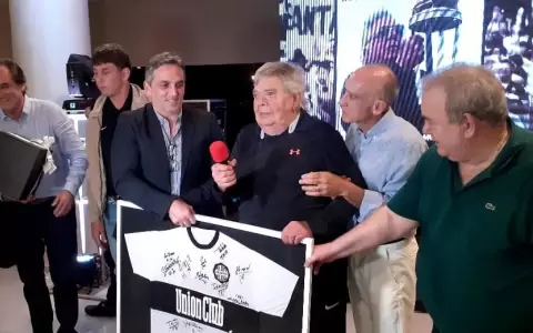 Emotivo homenaje de campeones del 79 a Osvaldo Dom�nguez Dibb