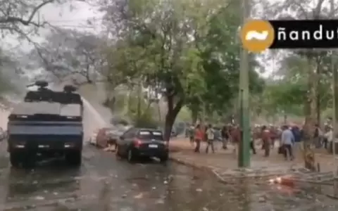 Incidentes y quema de veh�culos en inmediaciones del Congreso