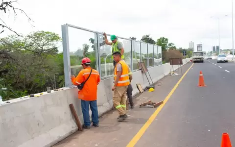 Instalan paneles ac�sticos en el Corredor Vial para brindar protecci�n a escuela Artigas