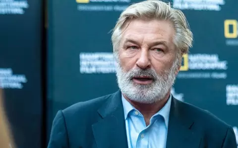 El actor Alec Baldwin mata accidentalmente a una mujer con arma de utiler�a durante rodaje