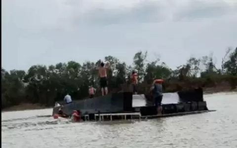 Tres fallecidos deja barco-hotel que naufrag� en el r�o Paraguay en zona del Pantanal brasile�o