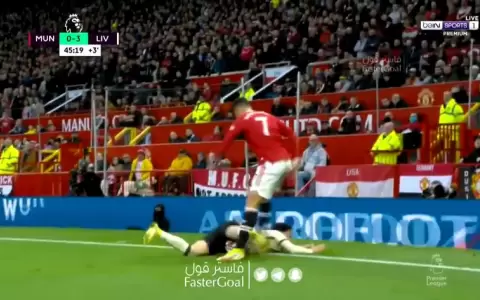 �Se salv� de la roja? La reacci�n de CR7 en la derrota ante Liverpool