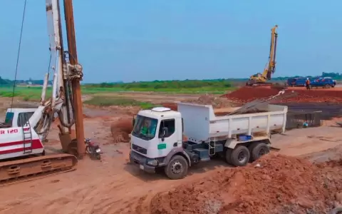 Costanera Sur avanza con estructuras para los tres puentes y relleno por refulado