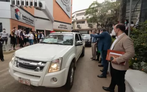 Parten veh�culos con equipos electorales a todo el pa�s