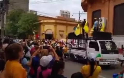 Docentes contin�an en paro y suman ocho d�as de manifestaci�n