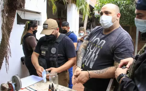 Senad detiene a cantante del grupo "Pipa para tabaco" por supuesto microtr�fico de drogas