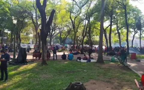 Ind�genas de todo el pa�s se concentran en la Plaza Uruguaya