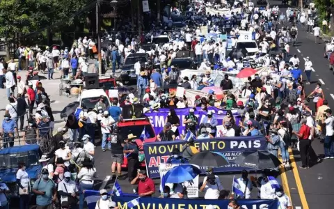 Marchan contra las pol�ticas de Nayib Bukele en El Salvador