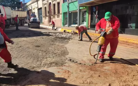 Reparan �megabache� pero calle del microcentro sigue bloqueada