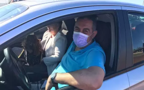En medio de gran emoci�n, paraguayos cruzan al pa�s para ver a sus seres queridos