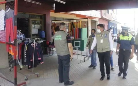Contin�an tareas de despeje de veredas sobre avenida Eusebio Ayala