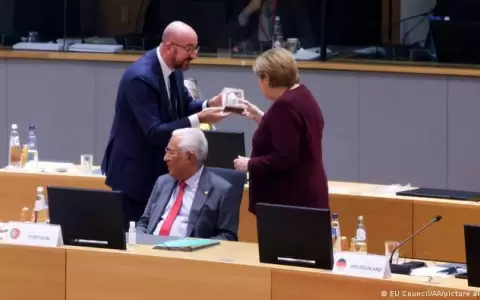 L�deres de la UE despiden a Angela Merkel con una ovaci�n de pie