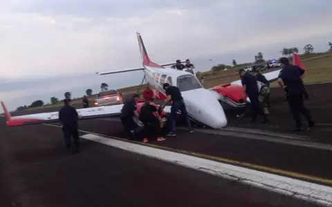 Zuni Casti�eira y su piloto salen ilesos de percance a�reo