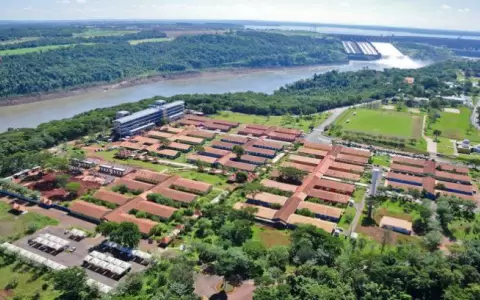 Itaip� y empresa brit�nica acuerdan producir hidr�geno ecol�gico y amon�aco en Paraguay