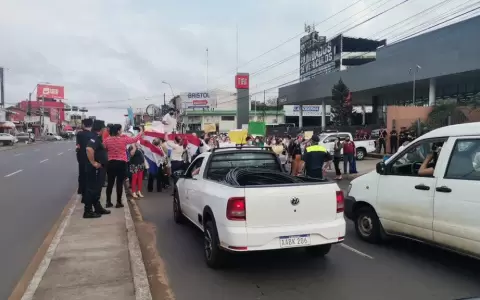 Escribanos se manifiestan frente a la sede de Registros P�blicos