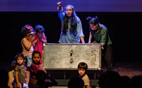 Con �El ba�l� se inaugura la sala de teatro �Wal Mayans�