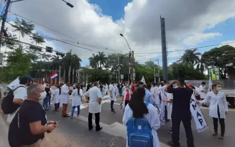 M�dicos levantan huelga hasta "nuevo aviso"
