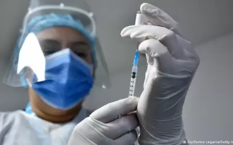 La OMS recomienda tercera dosis de vacuna contra el COVID-19 a grupos de riesgo