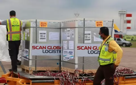 Llegaron al pa�s dosis de Sinopharm por el Mecanismo Covax