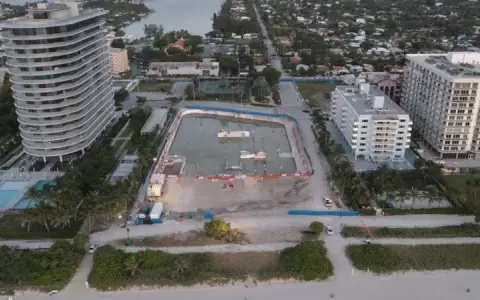 Miami: Batalla de familiares para que no se construya edificio de lujo en sitio del derrumbe donde murieron 100 personas