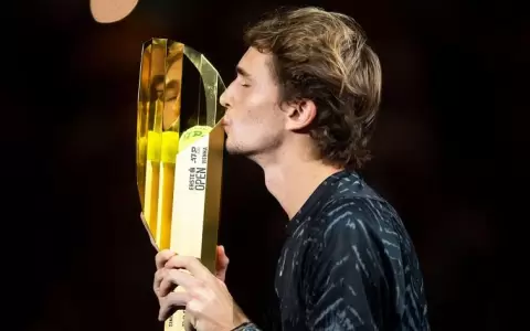 Zverev vence a Tiafoe y suma su quinto t�tulo de la temporada