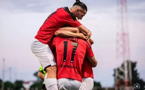 Libertad vence por la m�nima diferencia a un duro 12 de Octubre