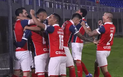 Cerro Porte�o supera a Libertad y acorta distancia con Guaran�