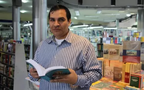 APARLE: Asume Javier Viveros como nuevo acad�mico de n�mero