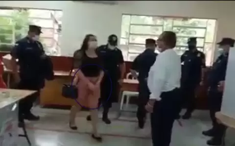 Mujer entr� a votar y sali� esposada por la Polic�a