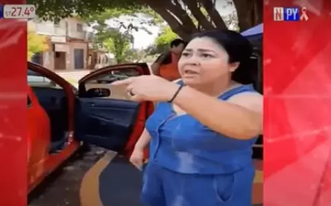 Denuncian agresi�n de mujer por estacionar frente a su negocio
