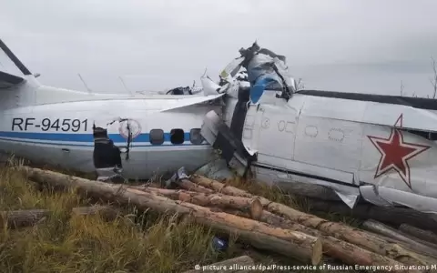 Al menos 16 personas mueren al estrellarse un avi�n en Rusia