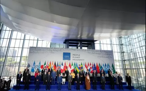 L�deres del G20 se comprometen a vacunar contra el COVID-19 al 70% del mundo en 2022