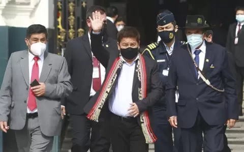 Per�: Castillo cambi� el jefe del gabinete y busca saldar tensi�n con su partido
