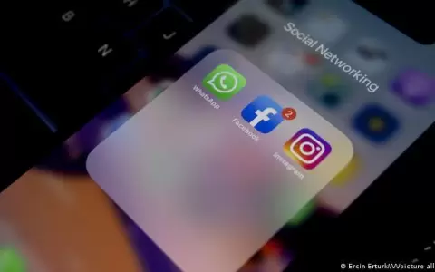 Mark Zuckerberg se disculpa por in�dita ca�da de Facebook