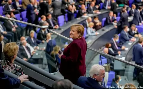 El Bundestag celebra sesi�n constituyente con Merkel en la tribuna