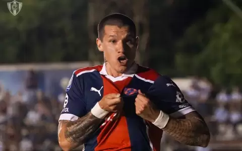 Cerro Porte�o vence a Guaire�a en el Parque y se mantiene al asecho