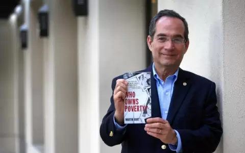 Universidad George Washington premia a directivo de la Fundaci�n Paraguaya