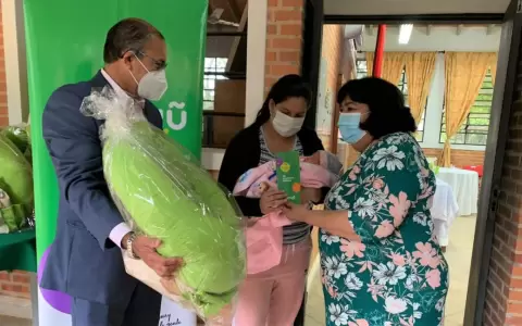 Entregan primeros kits de bienvenida a reci�n nacidos en Misiones