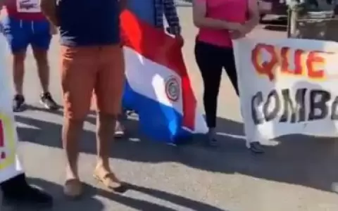 Trabajadores del volante se manifiestan para exigir que baje el precio del combustible