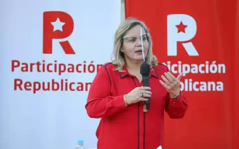 Modificaci�n de ley de diplom�ticos no busca m�s cupos pol�ticos, seg�n Samaniego