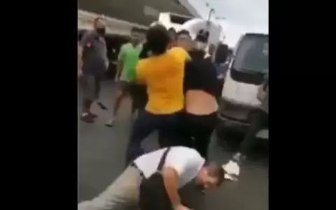 Registran peleas por estacionamiento entre agentes de la PMT y conductores