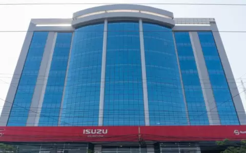 Concesionaria inaugur� imponente sede corporativa