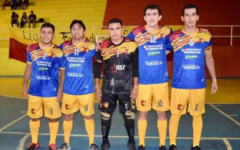 Fernando de la Mora golea a Capiat� y se mete en las finales