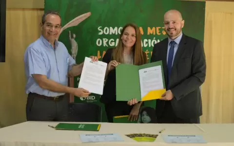 Fundaci�n Paraguaya firm� convenios para implementar Sem�foro de Eliminaci�n de Pobreza